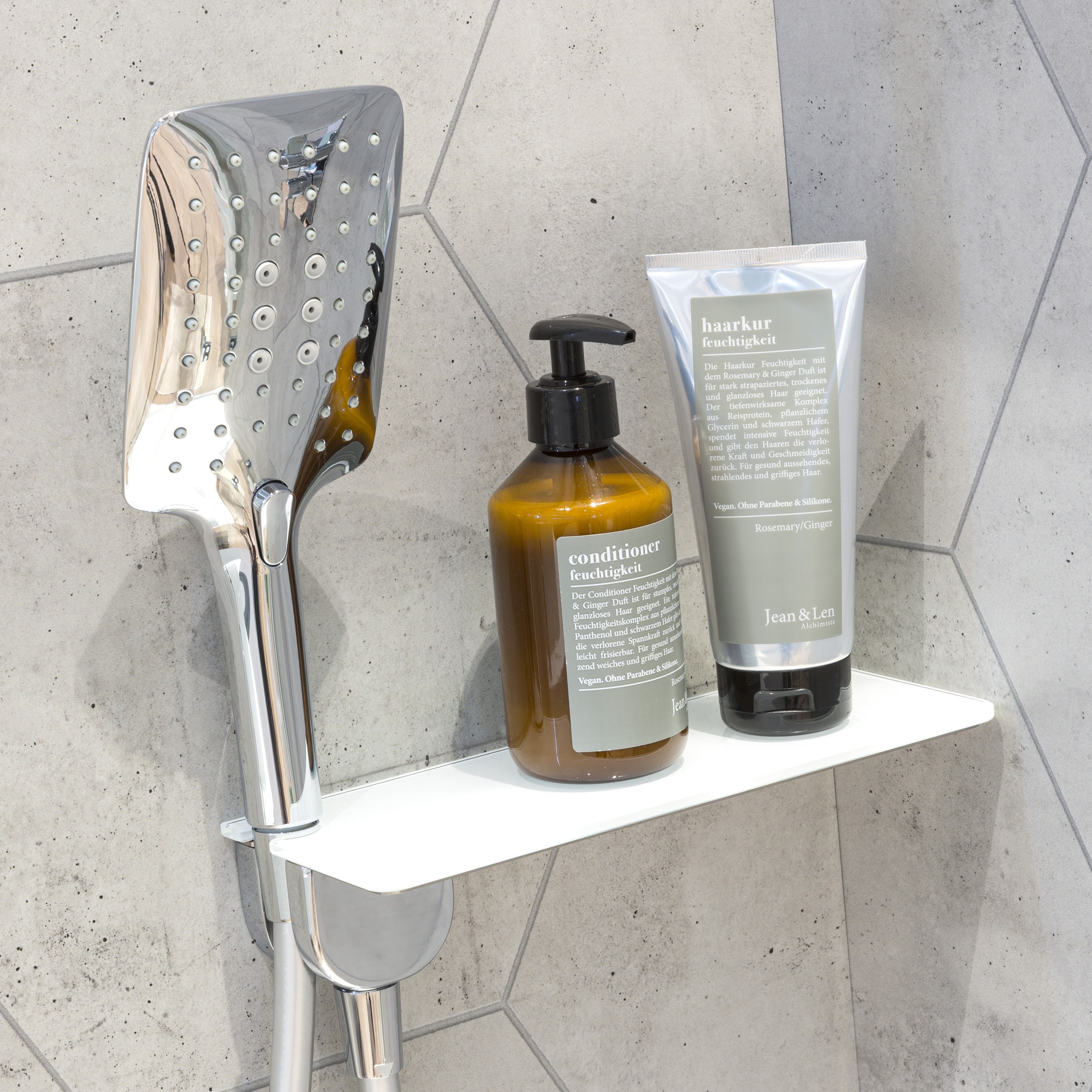 Haakse Aansluiting met geïntegreerde wandhouder voor handdouche en Echtglasplanchet